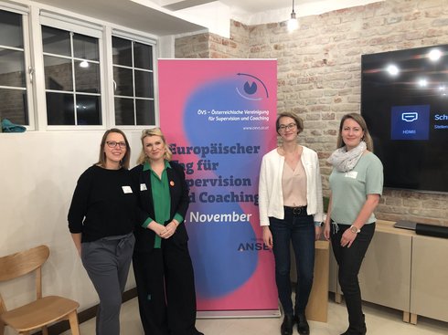 ÖVS-Organisationsteam (v.l.): Cornelia Koller, Selma Nisic, Julia Heinrich, Bernadette Ponzer, © Julia Heinrich und Cornelia Koller ÖVS-Organisationsteam (v.l.): Cornelia Koller, Selma Nisic, Julia Heinrich, Bernadette Ponzer, © Julia Heinrich und Cornelia Koller